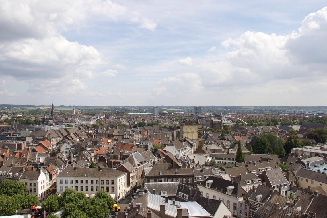 skyline-maastricht-110969_1280
