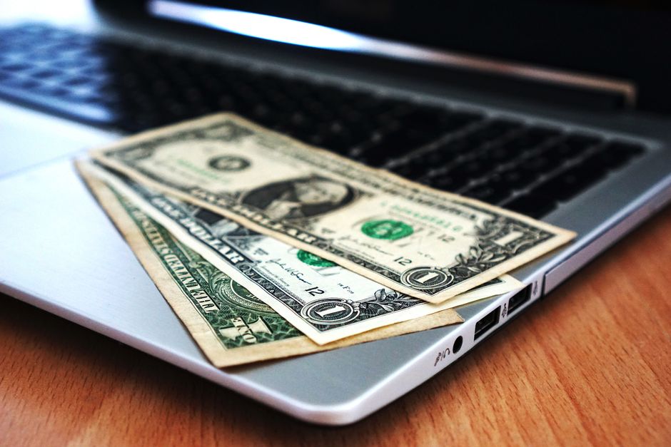Een VOF die haar financiën beheert met zakelijke rekeningen en software-integraties voor efficiënt uitgavenbeheer.
